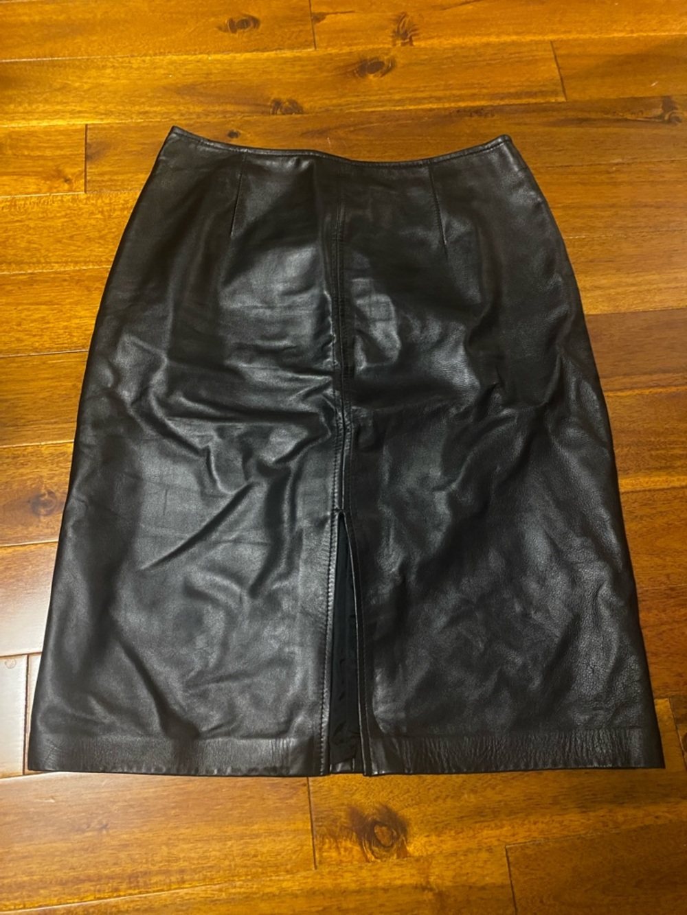 Women’s Size 10 Danier Black Leather Pencil Skirt with Center Front Slit